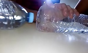 Fudendo garrafa safada PT1
