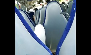 Petite branlette dans le bus