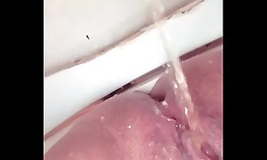 Hairy pussy pawg peeing