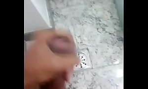Rodrigo Santos se masturbando no banho