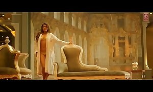 Akansha Puri aka Parvati hot showing sexy ass