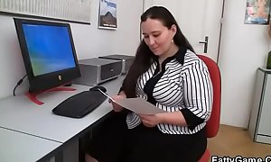Office plumper fucks her client