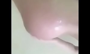 Em My thủ dâm khi tắm