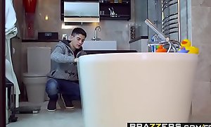 Brazzers - Mother Got Boobs - Leigh Darby Jordi El Nino Polla - Bathing Your Comrades Dirty Mama