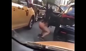 DRIVING MY CAB porn and xxx SOME CRAZY GIRL TWERKIN IN TRAFFIC I HIT RECORD ASAP